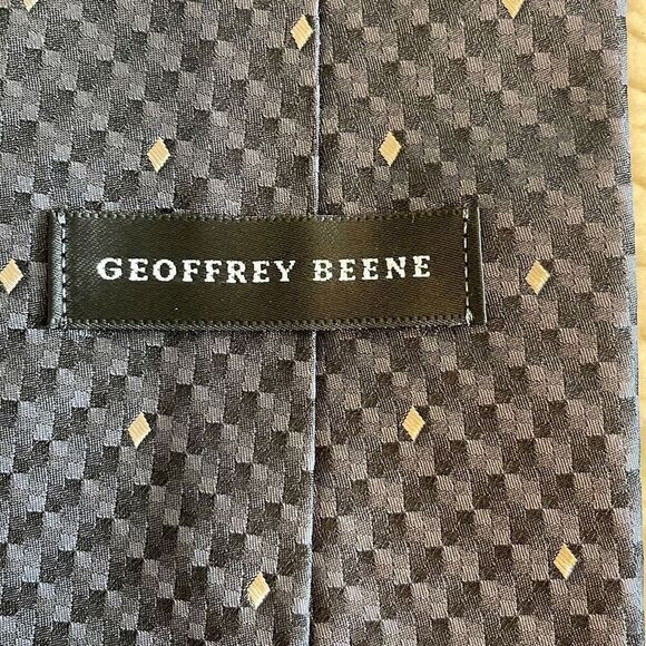Tie Bundle. 3 100% Silk Ties. Black/Gray
Geoffrey Beene, CroftsBarrow, Stafford - Picture 6 of 10